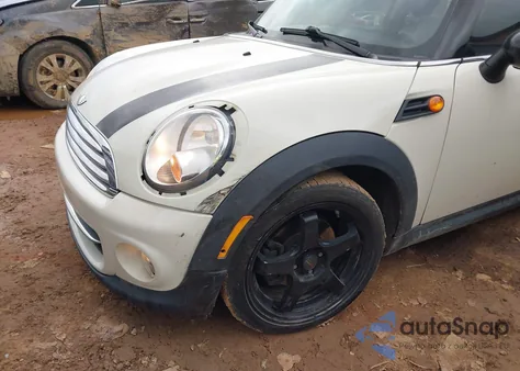 2012 Mini Cooper Clubman z USA, uszkodzony, nr VIN WMWZF3C56CT189512